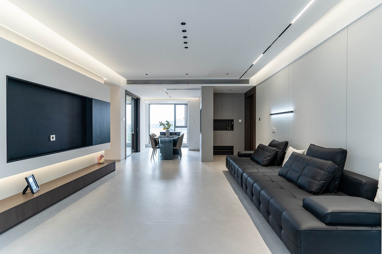 株洲建發(fā)央著142平意式黑白灰裝修實(shí)景